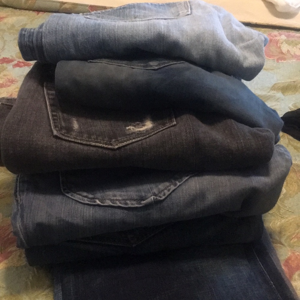 In good conditions, five jeans for sale.